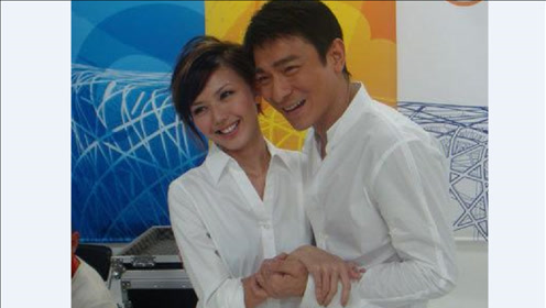 刘德华 亲吻 孙燕姿,引全场粉丝轰动—孙燕姿 演唱会香港站!