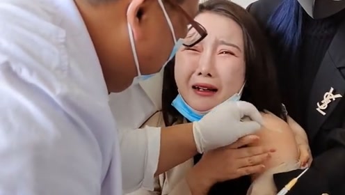 女子打疫苗晕针哭到腿抖 网友:急盼第二针视频