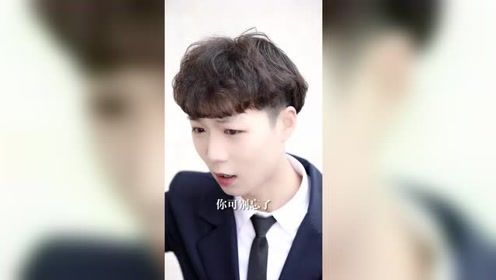 在摄影棚,小羊对阿莫一见倾心.