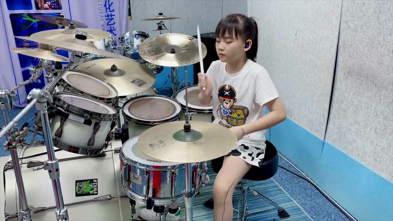 妞妞架子鼓演奏《少年》做个快乐成长的少年#架子鼓