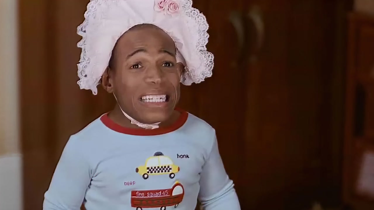 这个小矮子是个黑帮老大,为了得到钻石居然给人当儿子,搞笑片