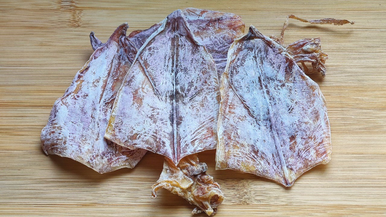 泡发干鱿鱼,只用清水就错了,20年大厨教你一招,2小时泡发5倍大