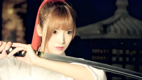 《大乱斗之少年觉醒》幕后花絮看美女叶子淇片场舞刀弄枪