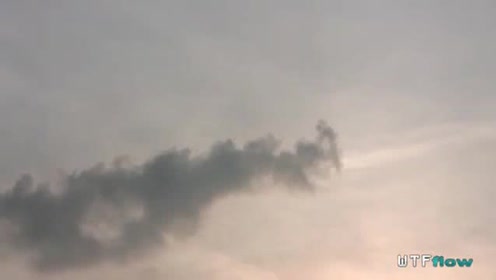 2014年10月实拍UFO飞离地球！厉害了！的图片