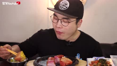 韩国吃播大胃王donkey小哥今日菜单之烤五花肉,真实声音