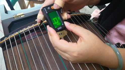 古筝4和7怎么弹?借助调音器判断4和7的音准,你也能很快学会