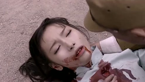 日军官不知天高地厚单挑女战士,结果对方打起架来,比男人还彪悍