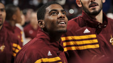燃情NBA：生日快乐！一首MV回顾欧文职业生涯，从菜鸟状元到控球大师