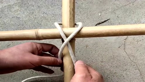 两根竹竿十字交叉打结,这样绑在一起,永远不会分开!