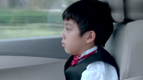 独生子:小童闷闷不乐,李奥想尽原因逗乐,原来小童是想妈妈了!