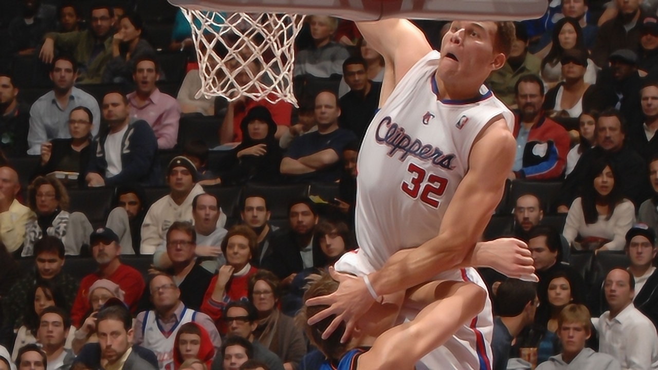 nba经典:格里芬骑扣2米16中锋 全场惊叹对手在原地发愣
