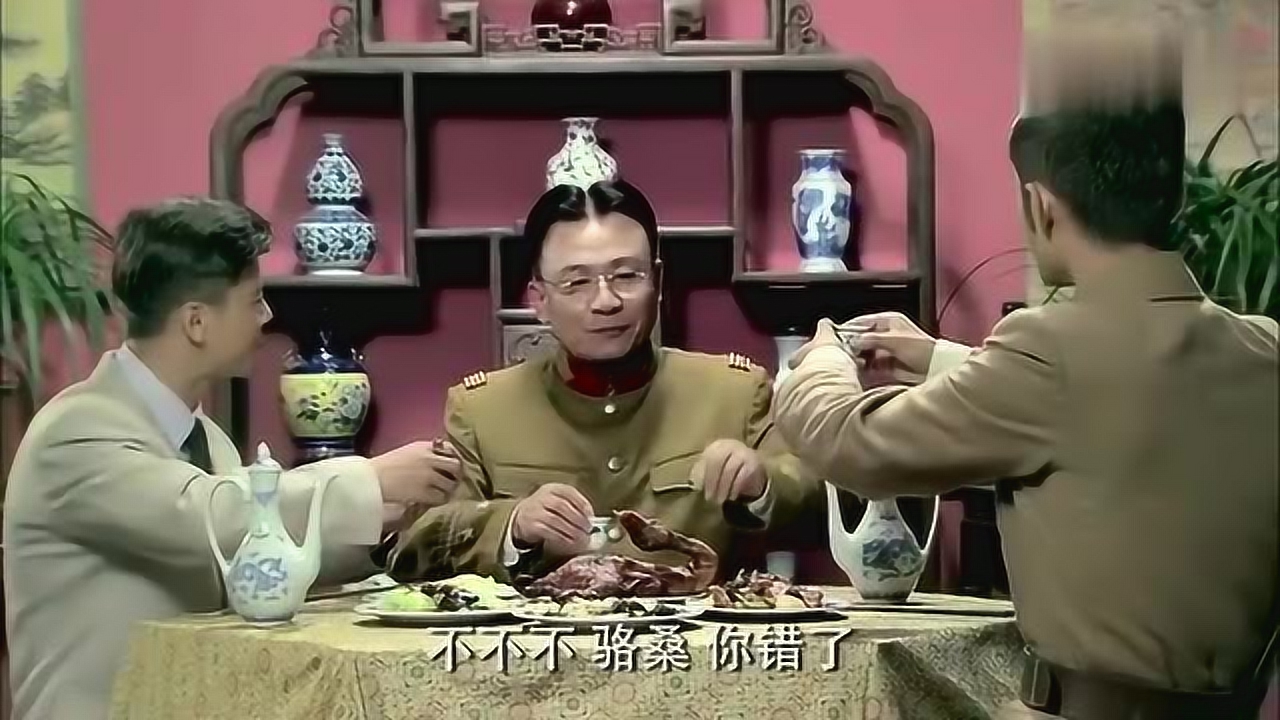 戰火連天:漢奸請鬼子吃飯,還要出賣自己的妹妹,真是無恥!