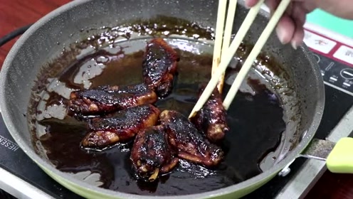 老师请学生吃"全糊"可乐鸡翅,没想王小九却直接对锅吃,太逗了