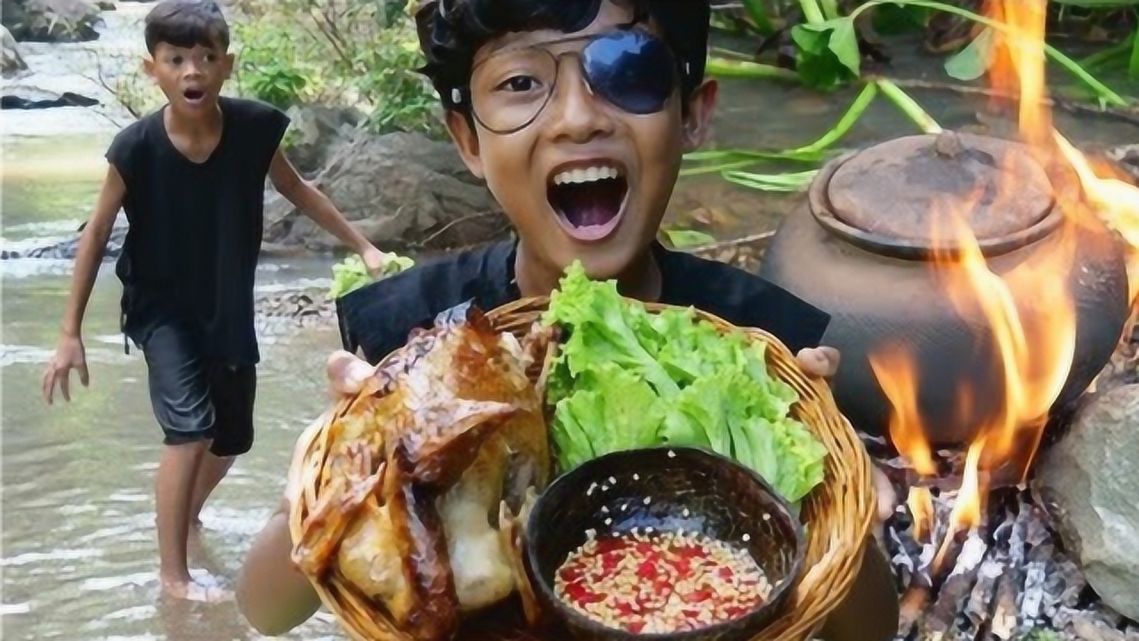 摇头哥为吃到卷毛的瓦罐炖鸡,竟主动献上了鲜蔬,真有心计