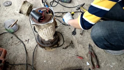 小伙子修水泵这么难拆,花了半天功夫搞定了!