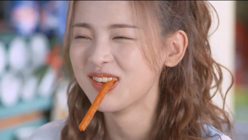 明星有多爱吃辣条?杨超越直呼要打码!谭松韵拍戏都不肯停手