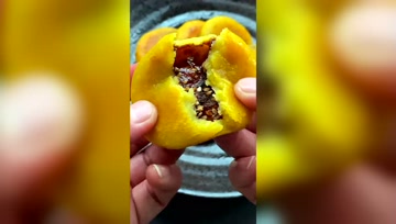 家里吃不完的红薯做成糖心红薯饼，甜糯糯的超好吃
