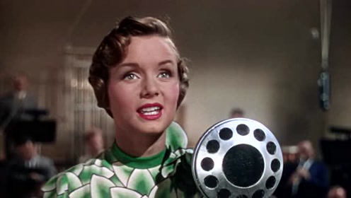 雨中曲4:经过凯西配音过的电影如虎添翼获得很好的口碑,而琳娜则得