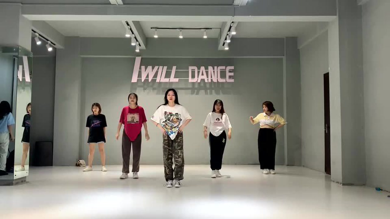 李小璐跳《seve》帅炸了 ,这简直就是童颜少女!
