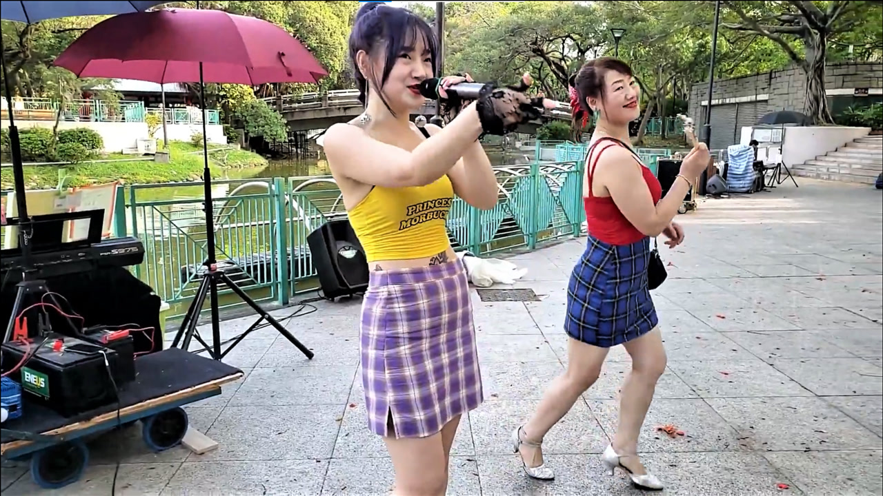 美丽大妹子这首《天蓝蓝》唱出心声!