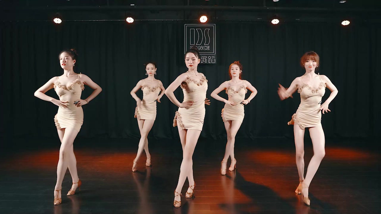 腿长的女孩,是真的可以为所欲为!拉丁舞《not the one》