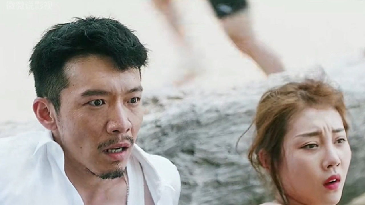 鲨口逃生:两人正做美梦呢,没想到海啸来了