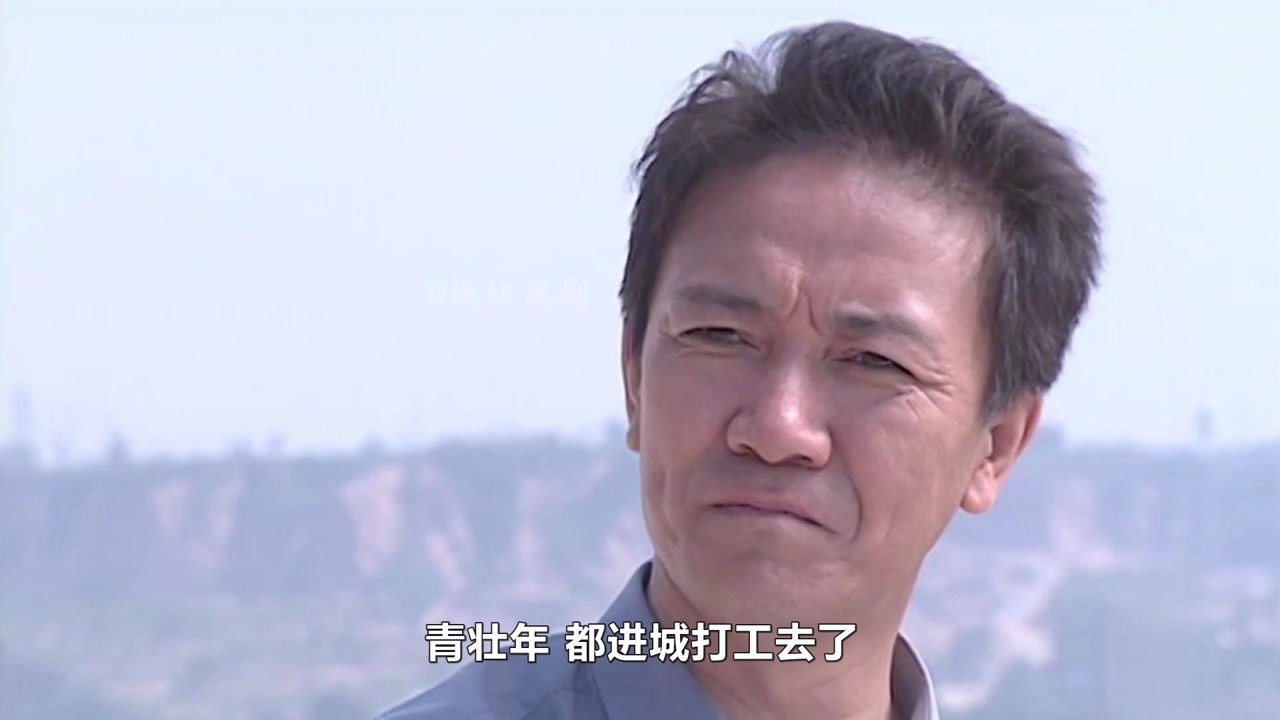 《天地粮人》转业军官拉沙子,不料小混混竟跑来收保护费,这下有好戏看