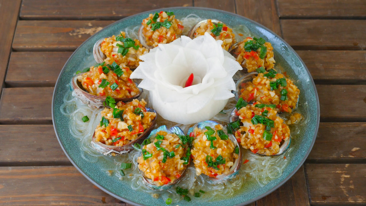 鲍鱼最简单好吃的做法,蒜蓉粉丝蒸鲍鱼,学会自己在家就能做