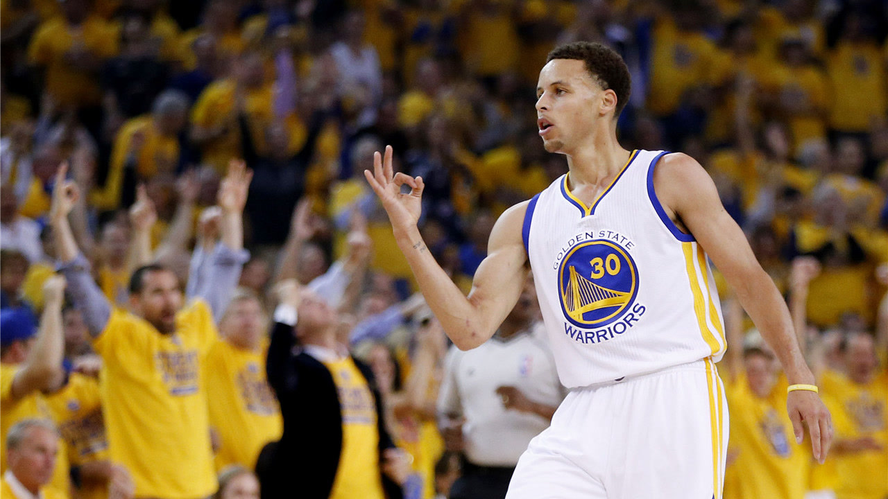这个赛季的任何集锦都看不腻 重温2015-16赛季库里402记三分合集(上)