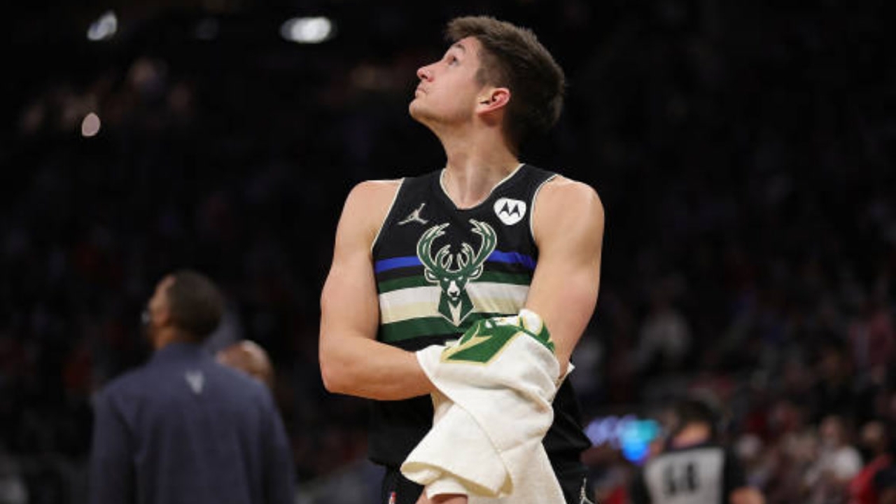 NBA官方宣布 格雷森-阿伦因对卡鲁索恶意犯规被禁赛一场