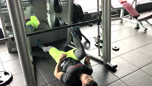 单腿史密斯90°倒蹬