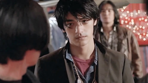 人狠话不多的金城武,一出场就酷到没边,颜值秒杀现在的小鲜肉