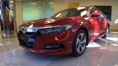 首台十大雅阁实拍,外观运动内饰奢华,预计16.98万起