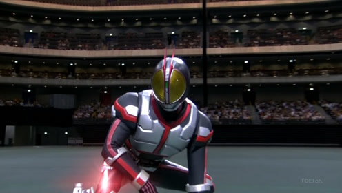 假面骑士555:巧爷的流氓踢这次有点惨!润东哥你这就有点皮了!