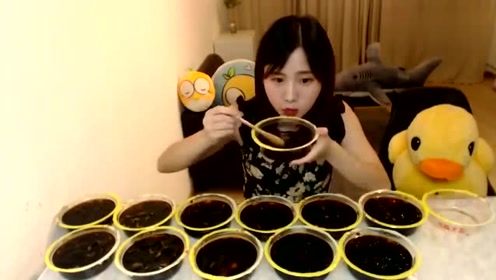 大胃王密子君吃了13碗糖水冰粉凉虾龟苓膏,绝对是解暑必备