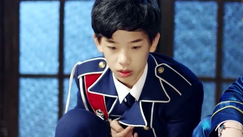 卡丁的魔法被黑魔法吸走了,卡丁很伤心0:00:43魔法学院之魔法少年