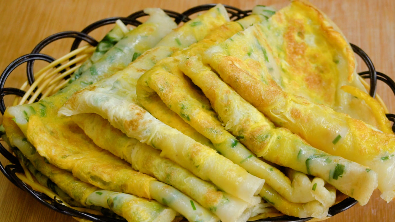 小吃店的鸡蛋饼为什么又软又香?原来秘诀在这里,学会也可以开店