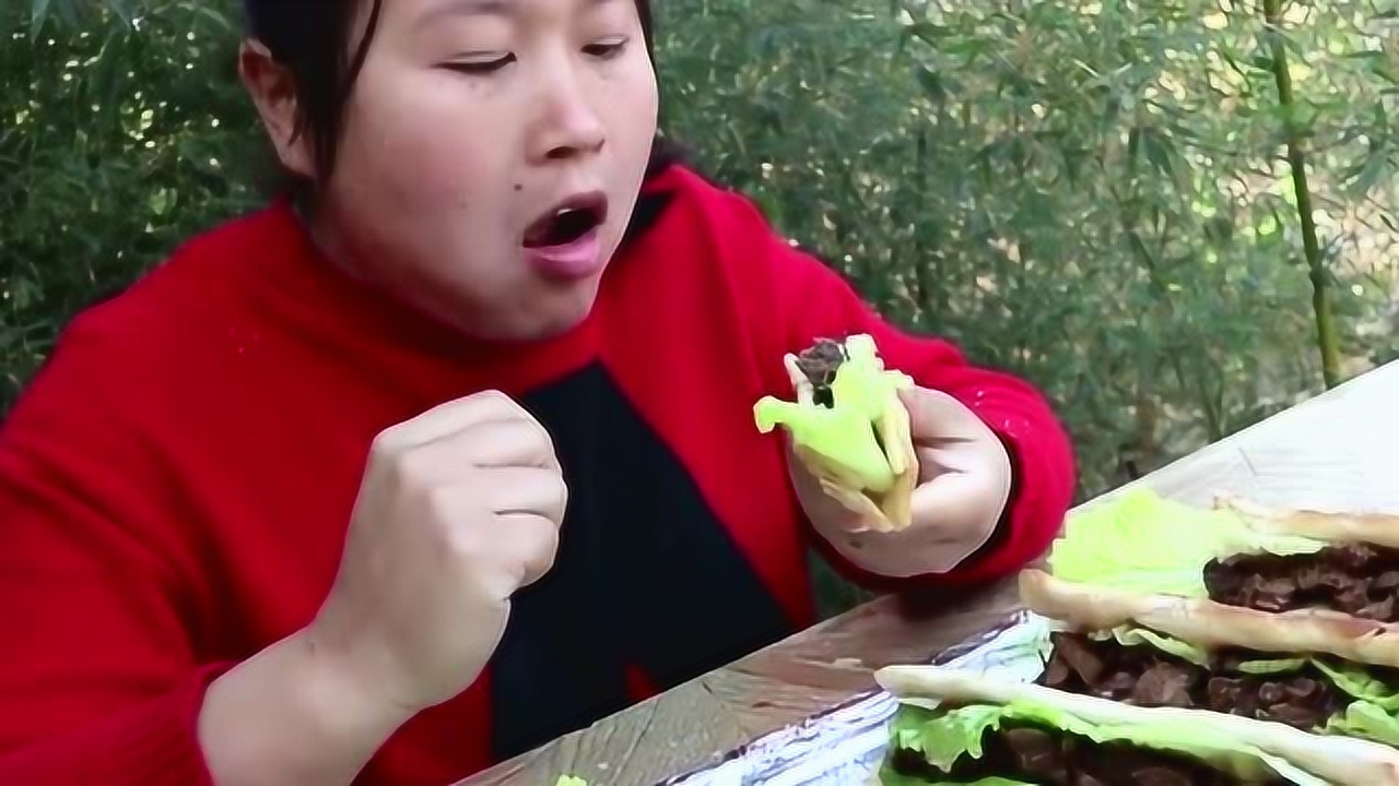 胖妹买2斤驴肉做火烧,大铁锅炖驴肉那叫一个香,好吃的不行!