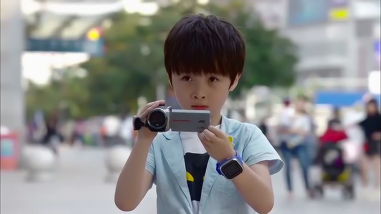 淘气爷孙:王东到机场接爸妈,结果嘉乐走丢了,都乱成一锅粥了!