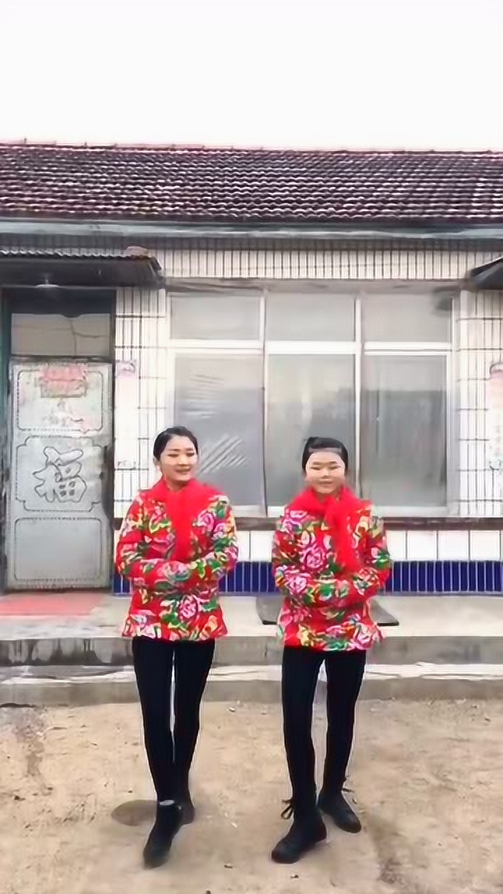 两个东北妹子一起跳曳步舞,没想到跳得这么好看啊