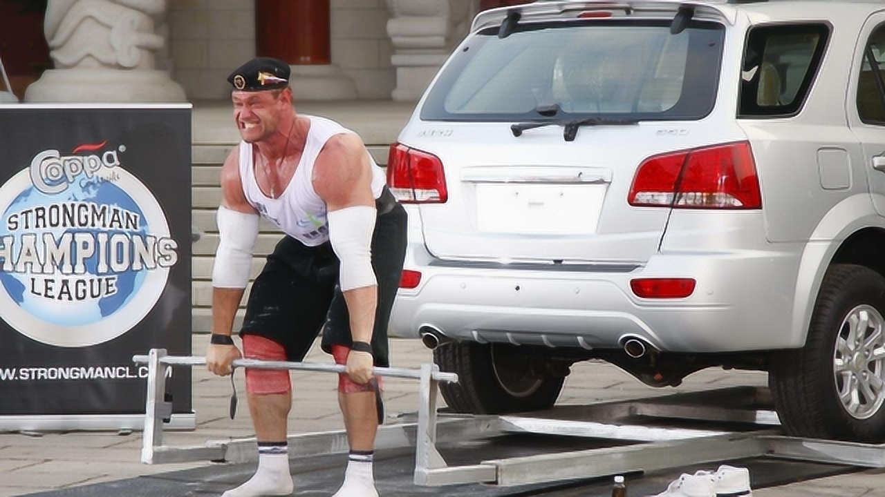 外国壮汉嘲笑中国功夫,被大力士龙武当场打跪!