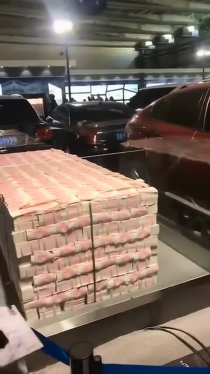 土豪取3亿现金装车全过程,太养眼!
