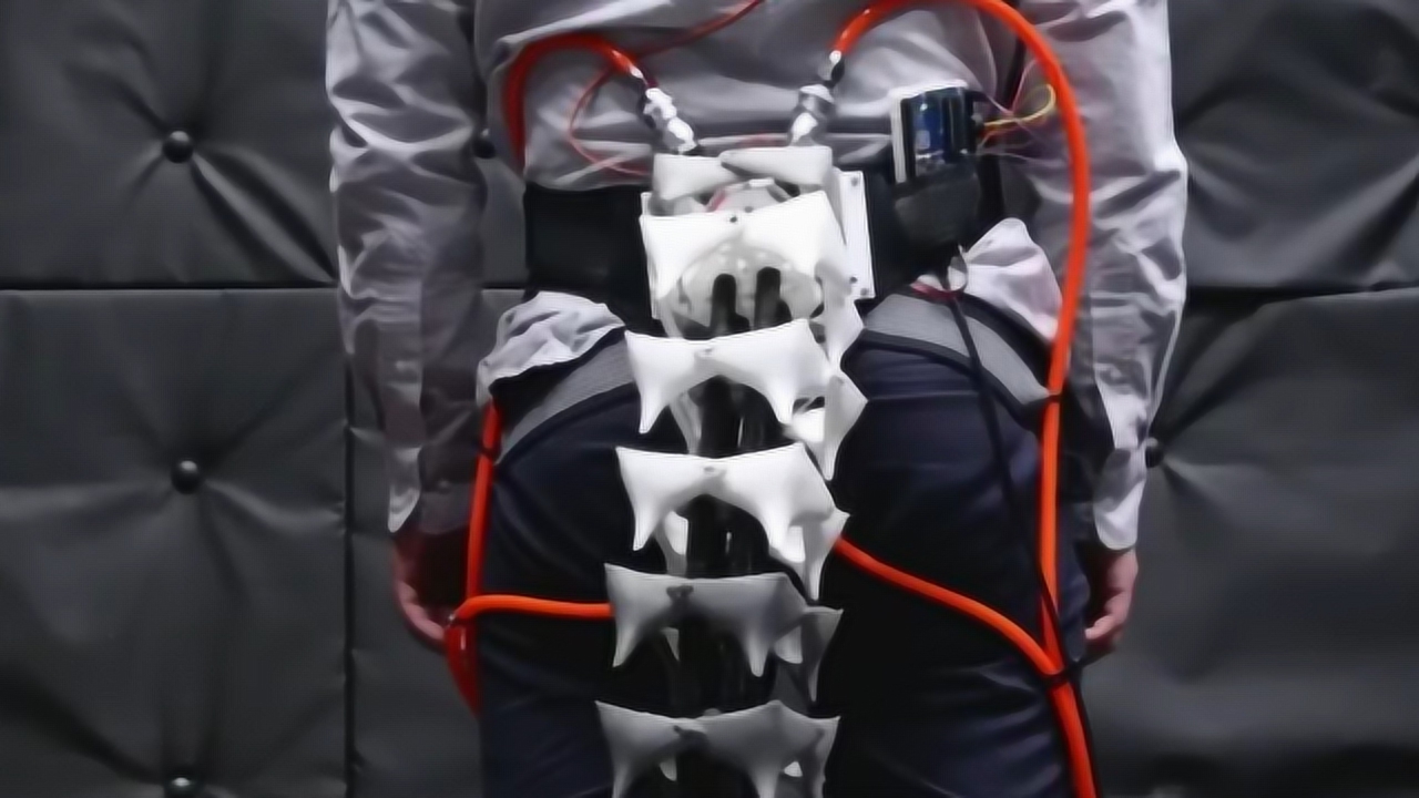 人类长机械尾巴,看着很诡异,没想到却拥有如此作用!