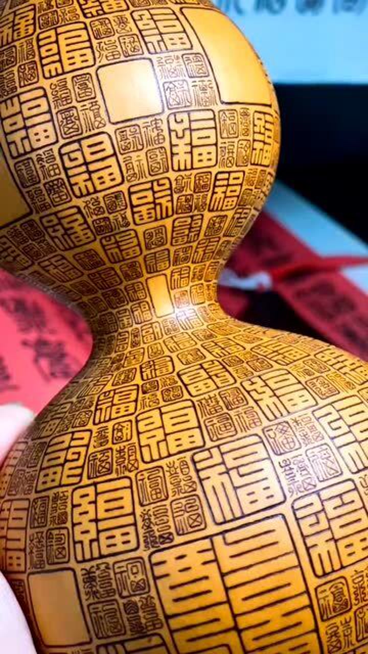 葫芦雕刻上千福字,这双手真巧!