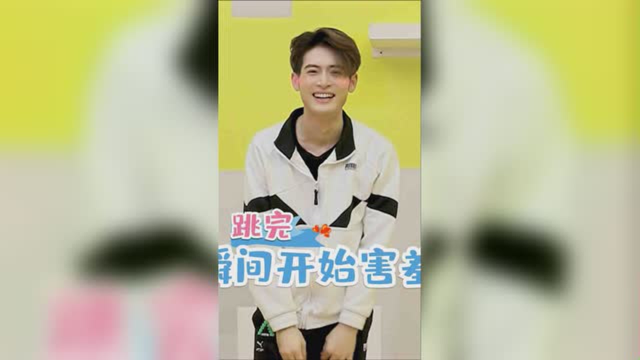 刘宇x力丸女团舞挑战创4主题曲,敲可爱小表情太萌了