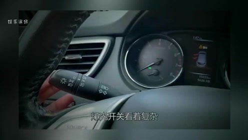 新手司机上路,连灯光控制杆都不会用,很容易发生危险