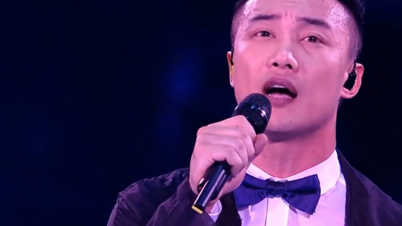 歌神陈奕迅富士山下现场密密麻麻犹如杰克逊演唱会