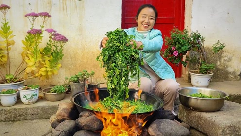 小峰拿一筐野生荠荠菜回娘家,娘俩做成大包子,味道鲜美可好吃了