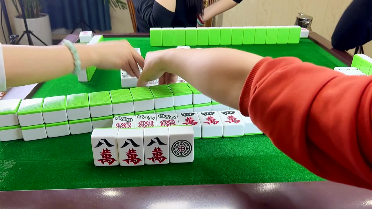 43 四川麻将:芳芳龙七对还给我演戏,你猜我怕不拍