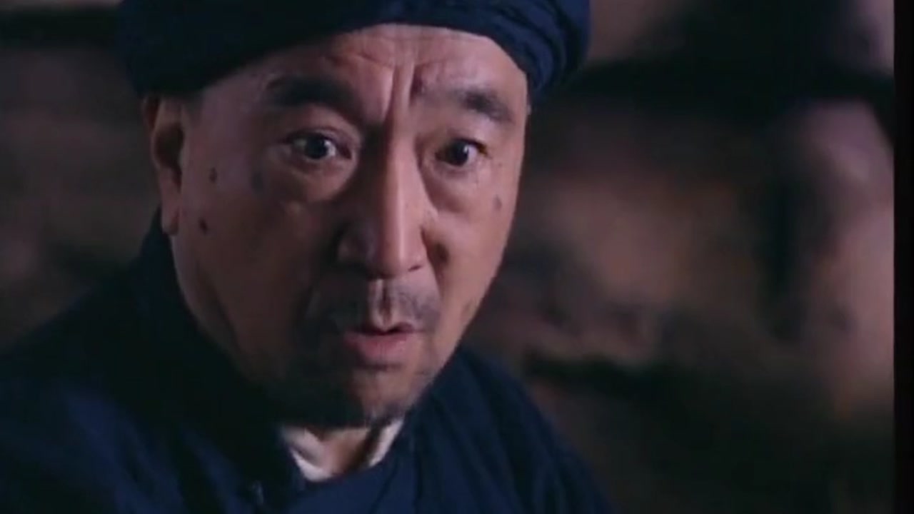 王保长新篇2:娟娟向王耀祖追问皮背心,并透露里面有"灶神图"